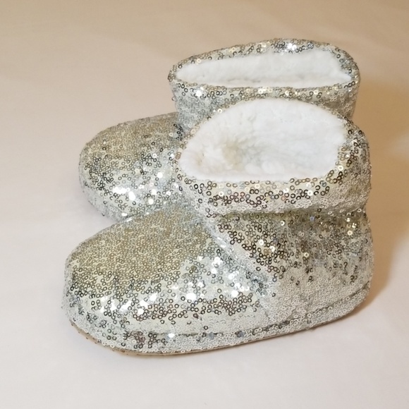 Girl's Size S-M Silver Sequined Bootie Slippers. - Picture 2 of 8